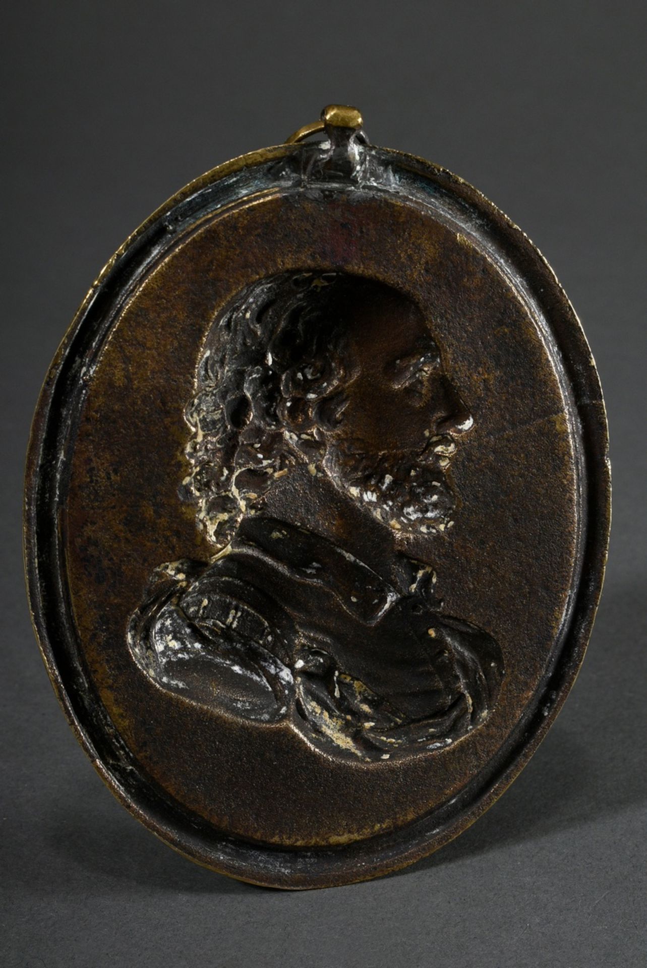 Polished bronze relief plaque "William Shakespeare" in oval form, 18th/19th c.,11x9cm, slight scrat - Image 2 of 2