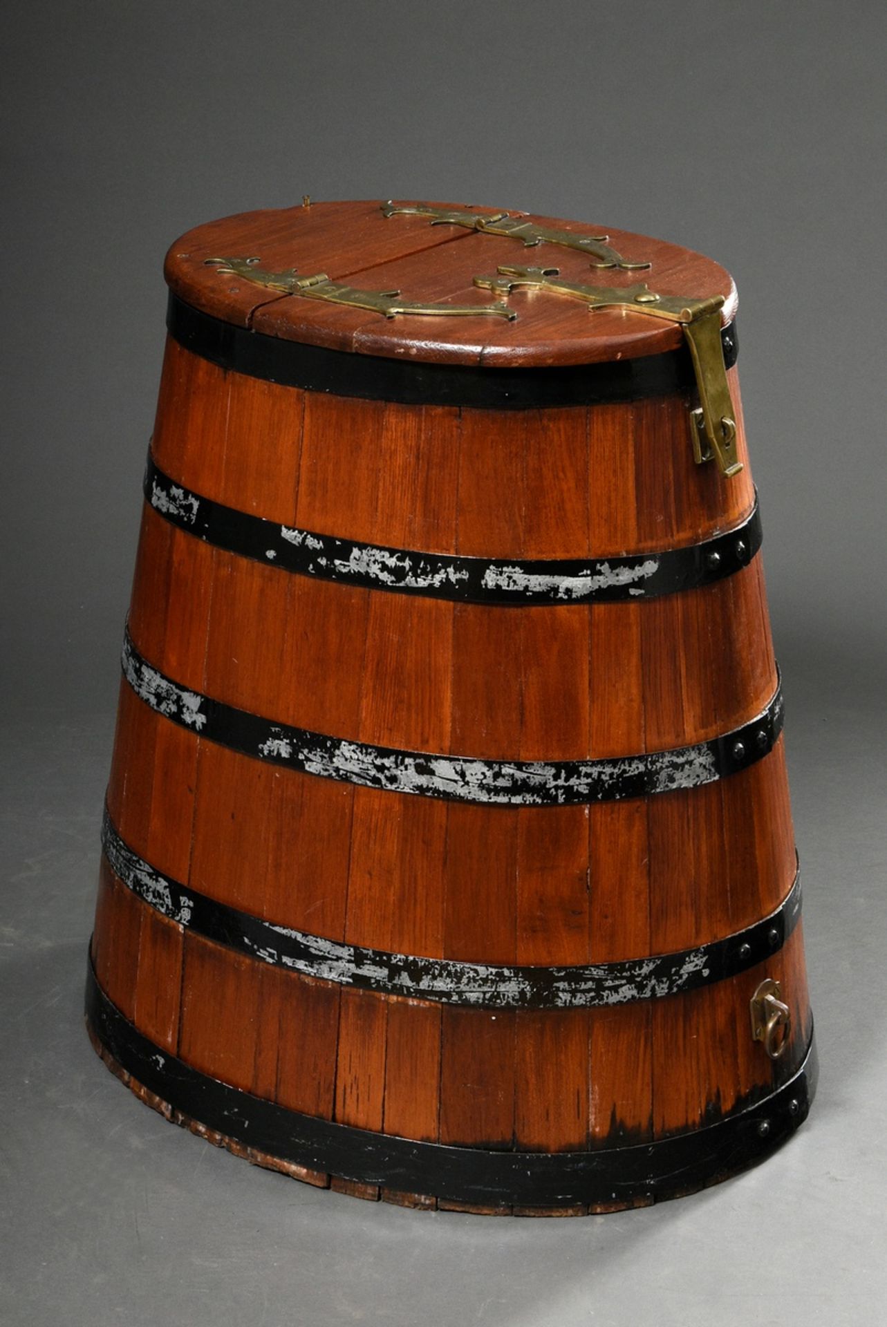 Bound wooden barrel for storage of ship's stores, 18th/19th c., oak with brass fittings and black l - Image 4 of 4