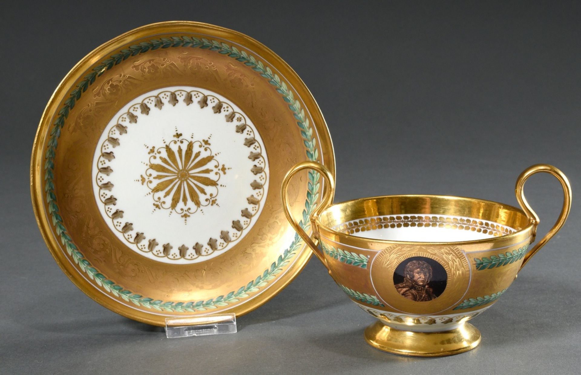 Empire soup cup/saucer "Coupe à bouillon hémisphérique" with raised handles and laurel frieze on a 