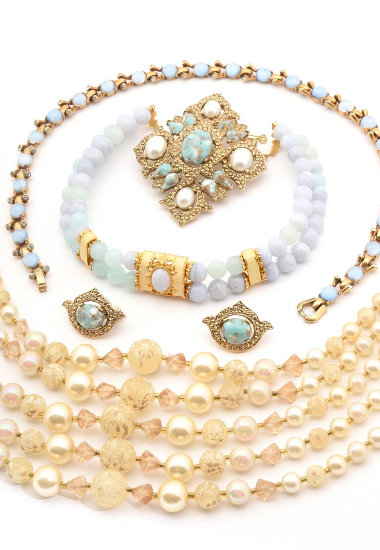 6 pieces of gold-plated light blue/beige fashion/costume jewellery made of glass and artificial pea