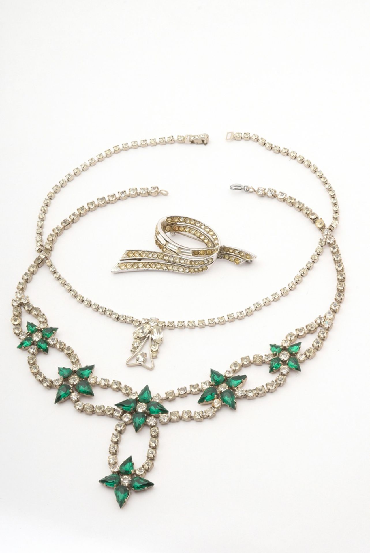 3 pieces vintage costume jewellery in white metal with green and white rhinestones: 1x star necklac - Image 2 of 9