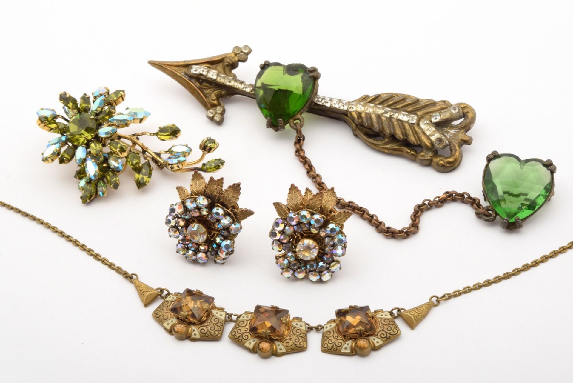 5 pieces of gold-plated costume jewellery with rhinestones and glass stones: 1x necklace, c. 1920, 