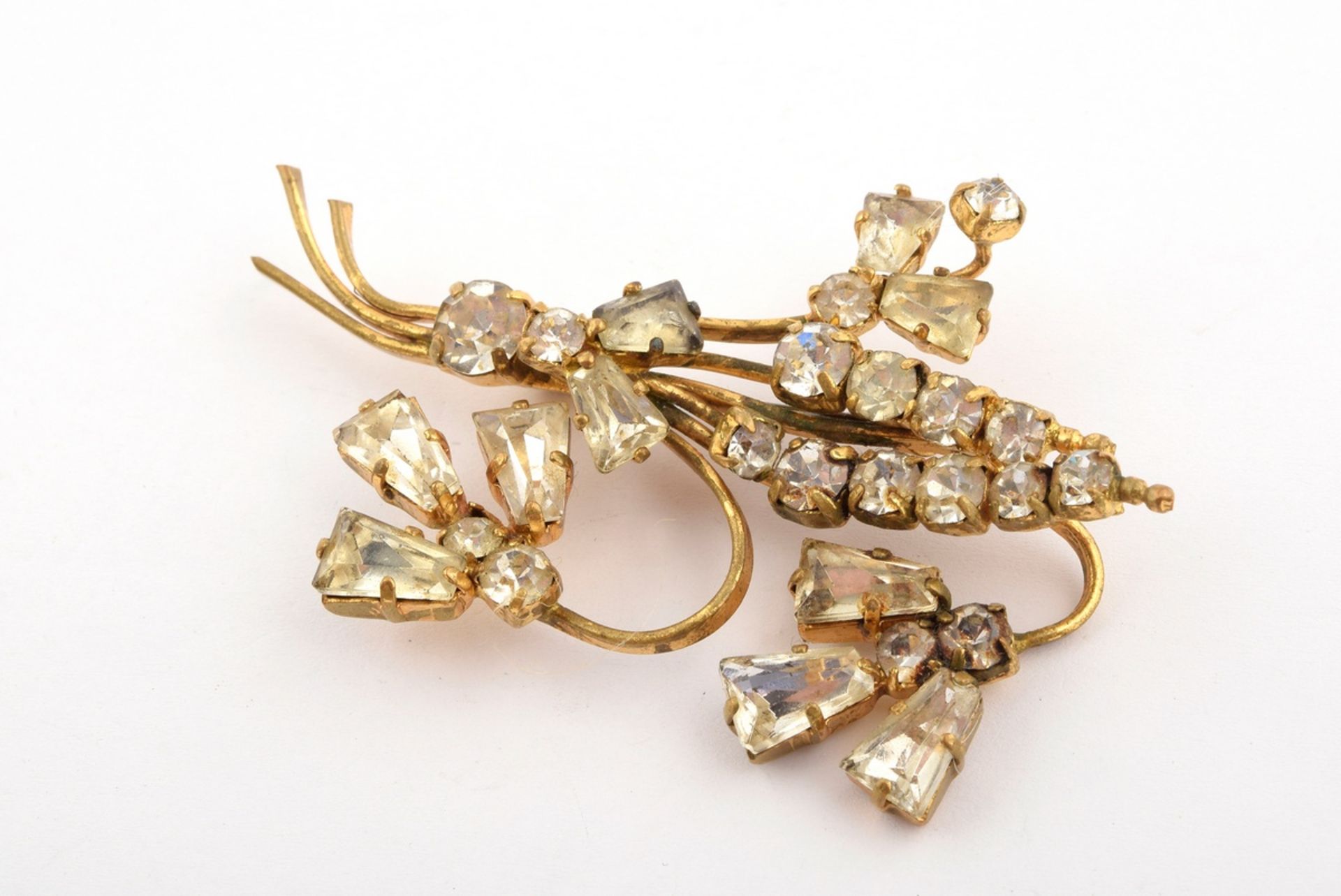 4 pieces white gold and gold plated vintage costume jewellery with crystals in plastic and rhinesto - Image 3 of 7