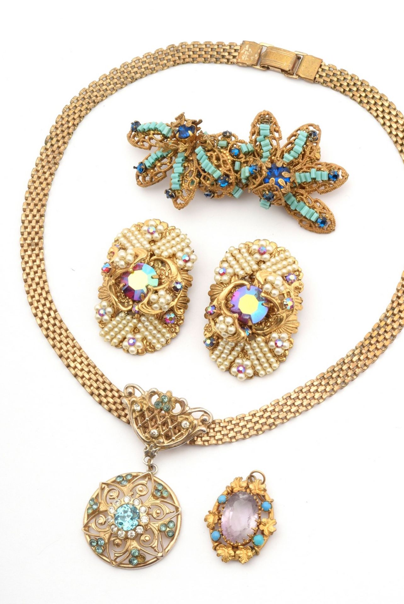 5 pieces of gold plated costume jewellery with artificial pearls and rhinestones and plastic beads,