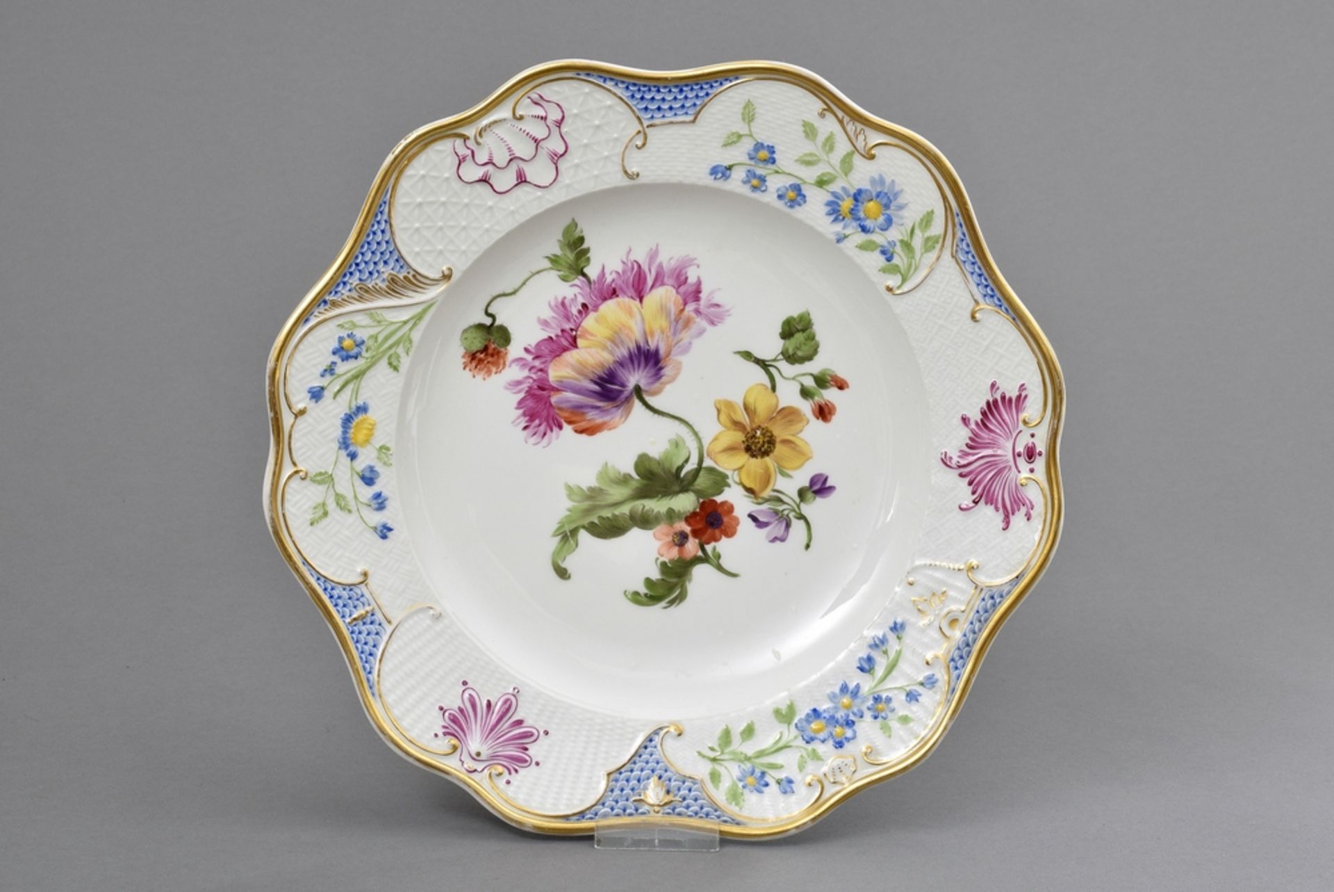 KPM Plate with wavy rim and flawless painting "Flowers" as well as blue scale reserves on a relief 