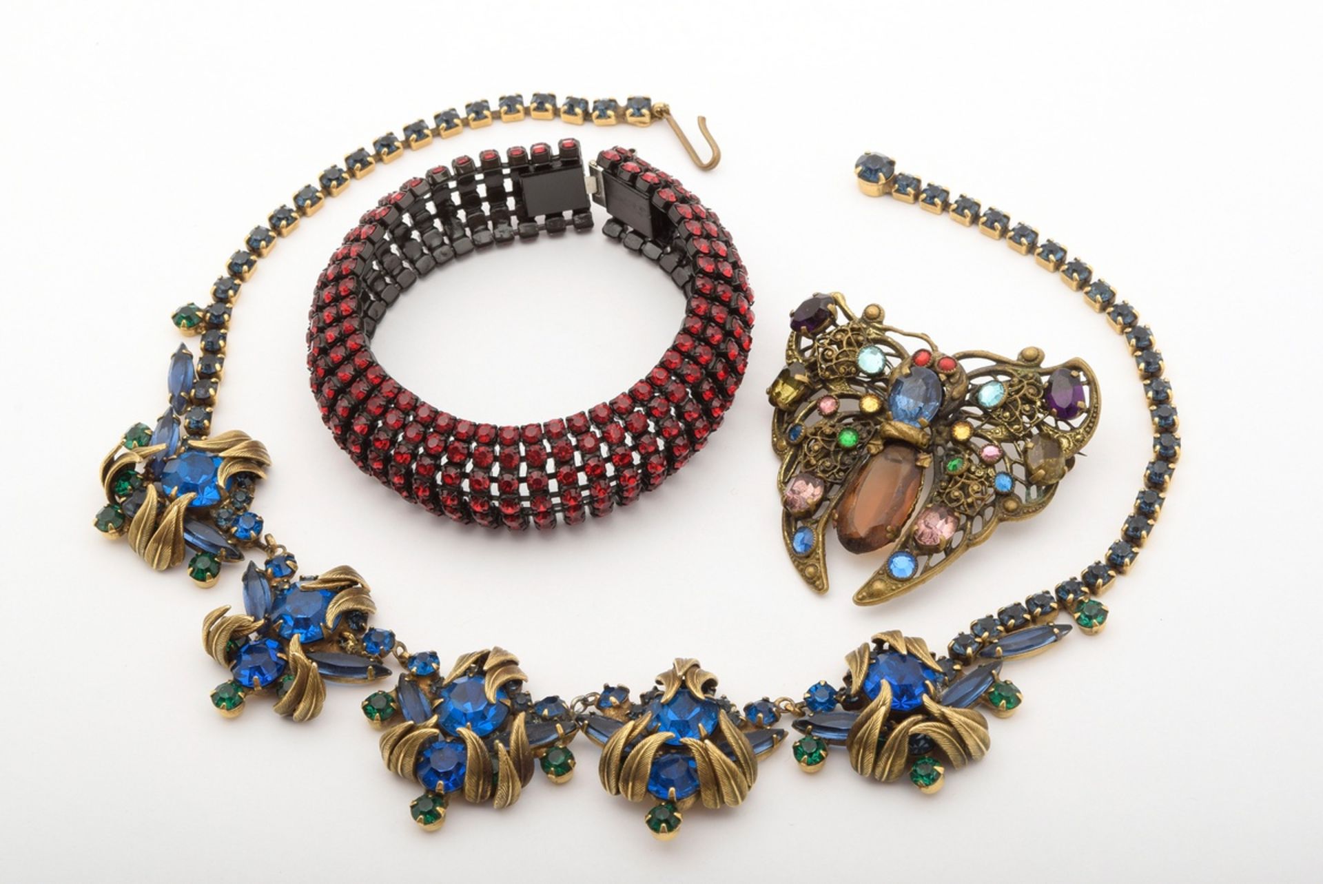 3 pieces vintage metal fashion jewellery with rhinestones: 1x necklace (l. 41cm), 1x bracelet (l. 2
