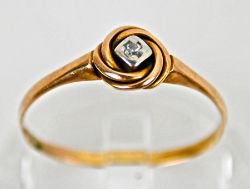 RING mit kleinem Diamanten