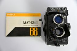 YASHICA MAT 124G
