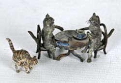 WIENER BRONZE "Katzen zu Tisch"