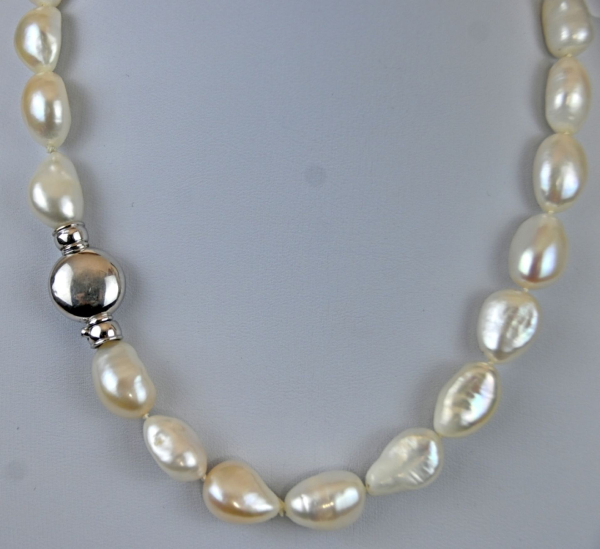 PERLENKETTE aus 24 Barock-Perlen - Image 2 of 3