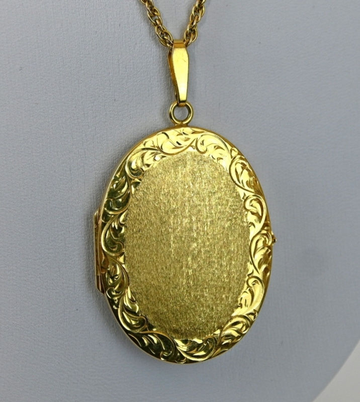 LANGE KETTE mit Medaillon-Anhänger