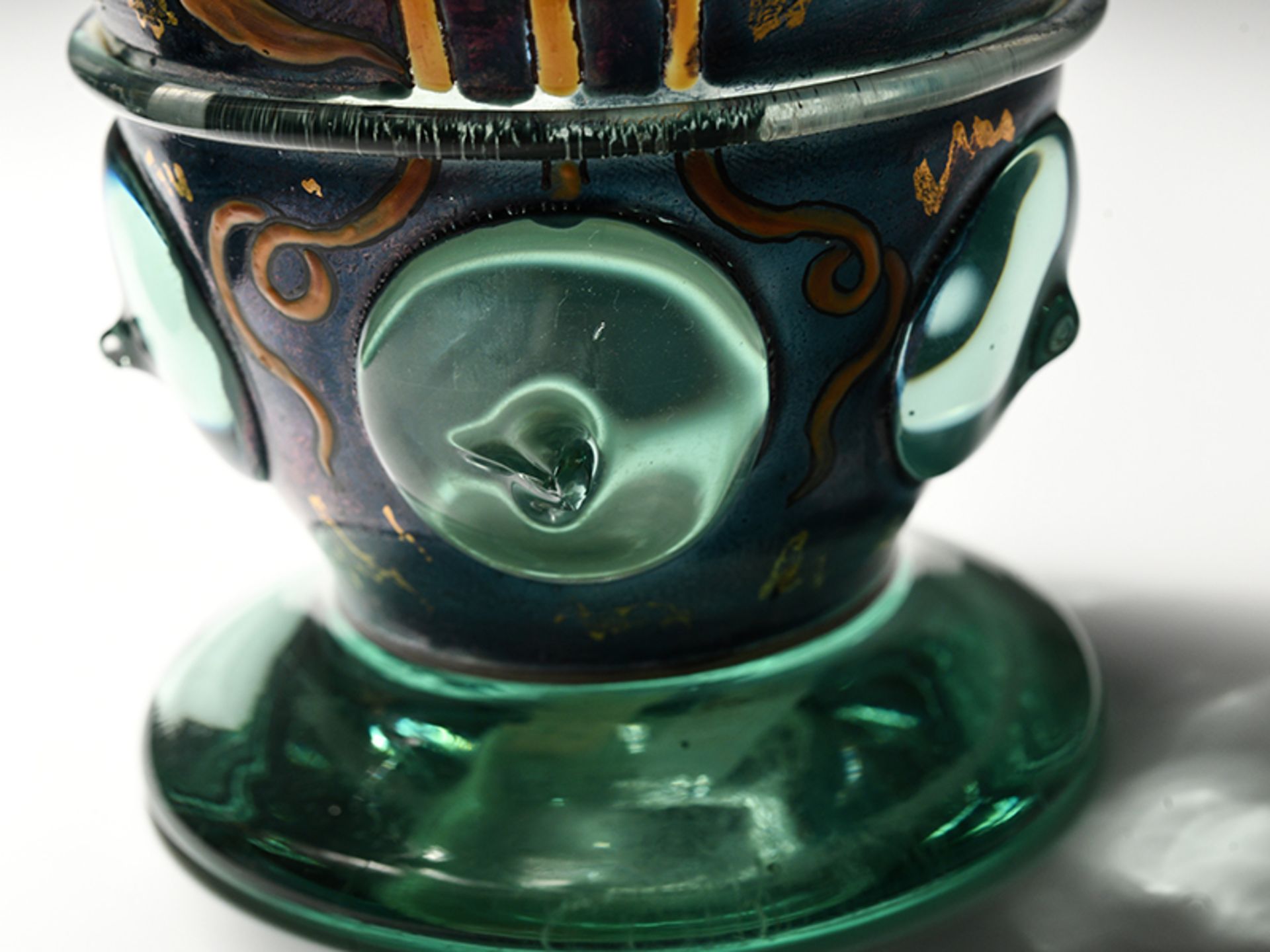 Paar Art-Nouveau-Vasen mit Emailledekor, wohl Frankreich (Legras?), um 1900. Leicht blaugrün - Image 6 of 10