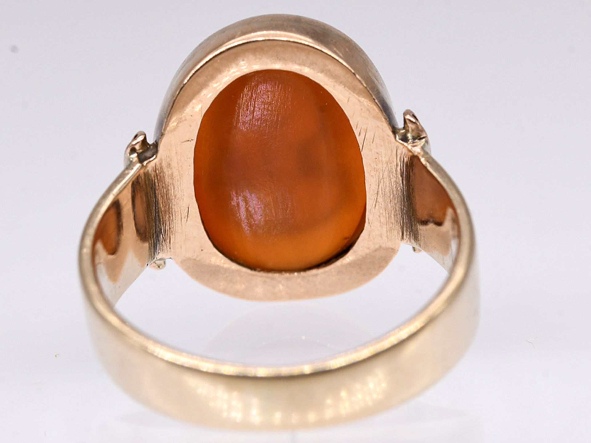 Ring mit Karneol-Kamee, um 1900. 333/- Roségold. Gesamtgewicht ca. 4,3 g. Hochoval gefasste Karneol- - Image 5 of 5