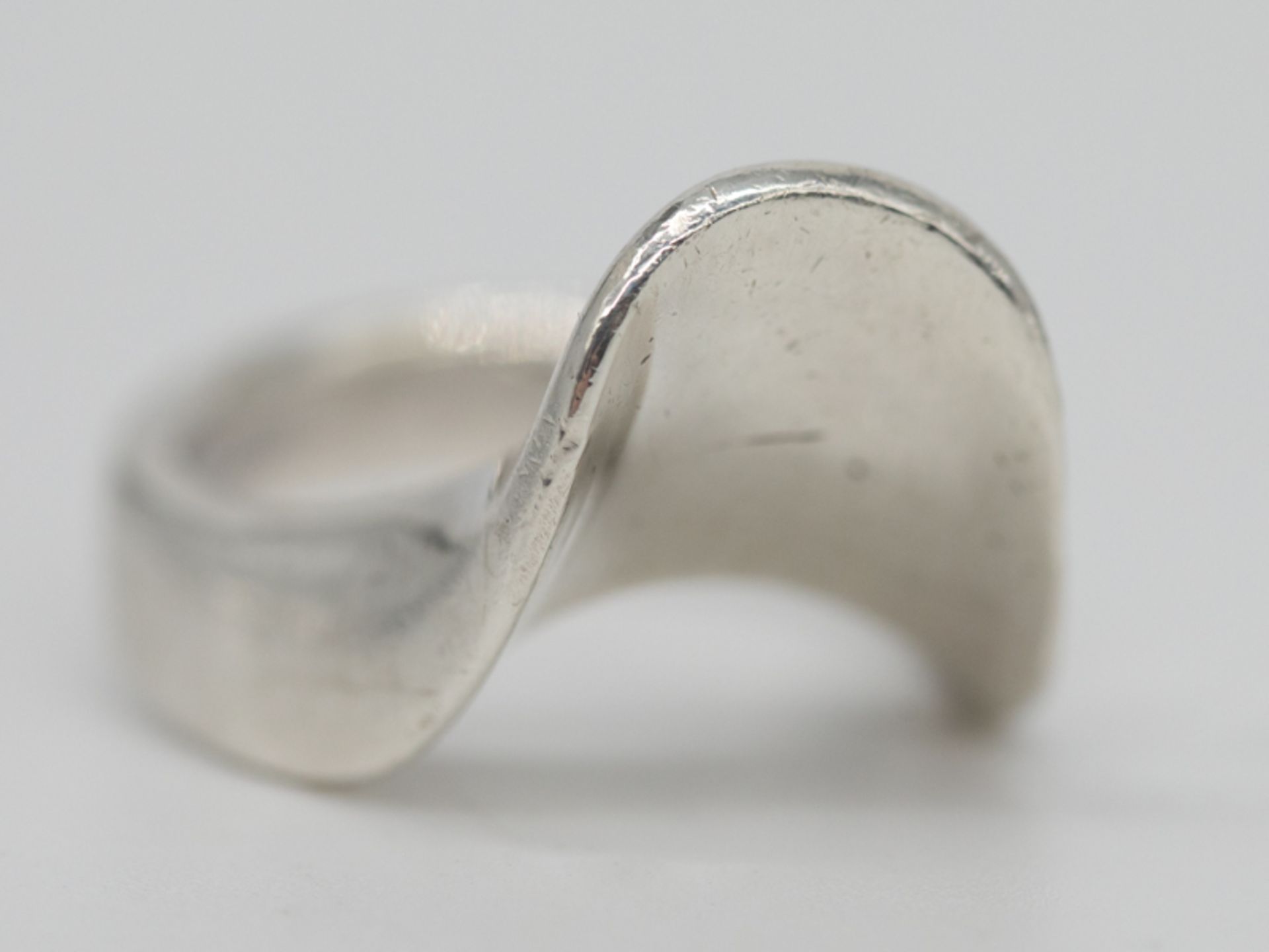 Ring in modernem Design, Alain Duclos, Frankreich, 1970er Jahre. 950/-Silber, ca. 10g; massiv - Bild 2 aus 6