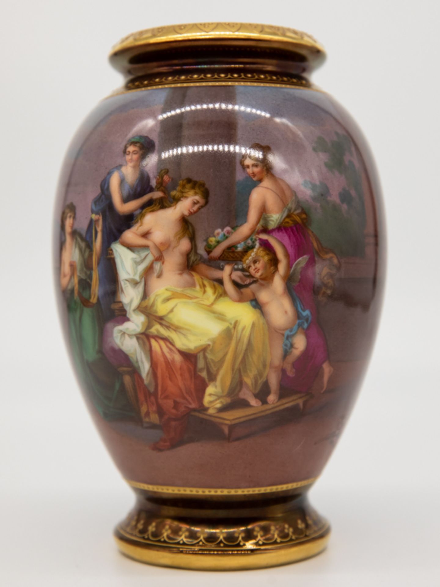 Ziervase im Stil Alt-Wien mit Motiv "Venus von den Grazien geschmückt" nach Angelika Kauffmann, - Image 4 of 4