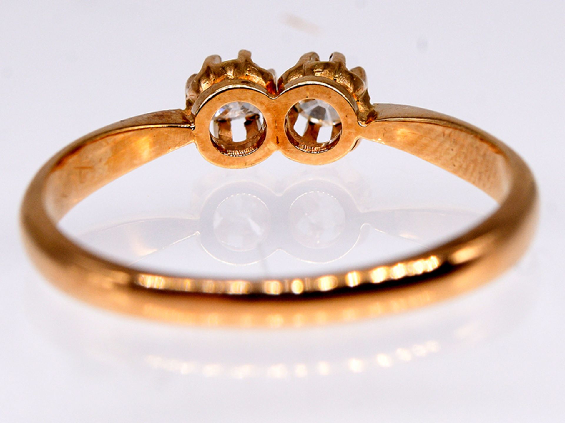 Ring mit 2 kleinen Altschliff-Diamanten, zus. ca. 0,16 ct, um 1900. 585/- Roségold. Gesamtgeicht ca. - Bild 6 aus 6