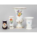 5 verschiedene Vasen, Meissen, 20. Jh. Weißporzellan mit verschiedenen floralen Dekormalereien, 1
