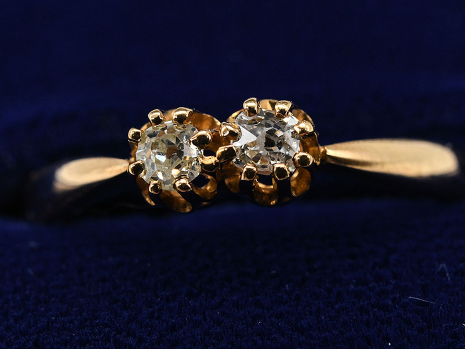 Ring mit 2 kleinen Altschliff-Diamanten, zus. ca. 0,16 ct, um 1900. 585/- Roségold. Gesamtgeicht ca. - Bild 5 aus 6