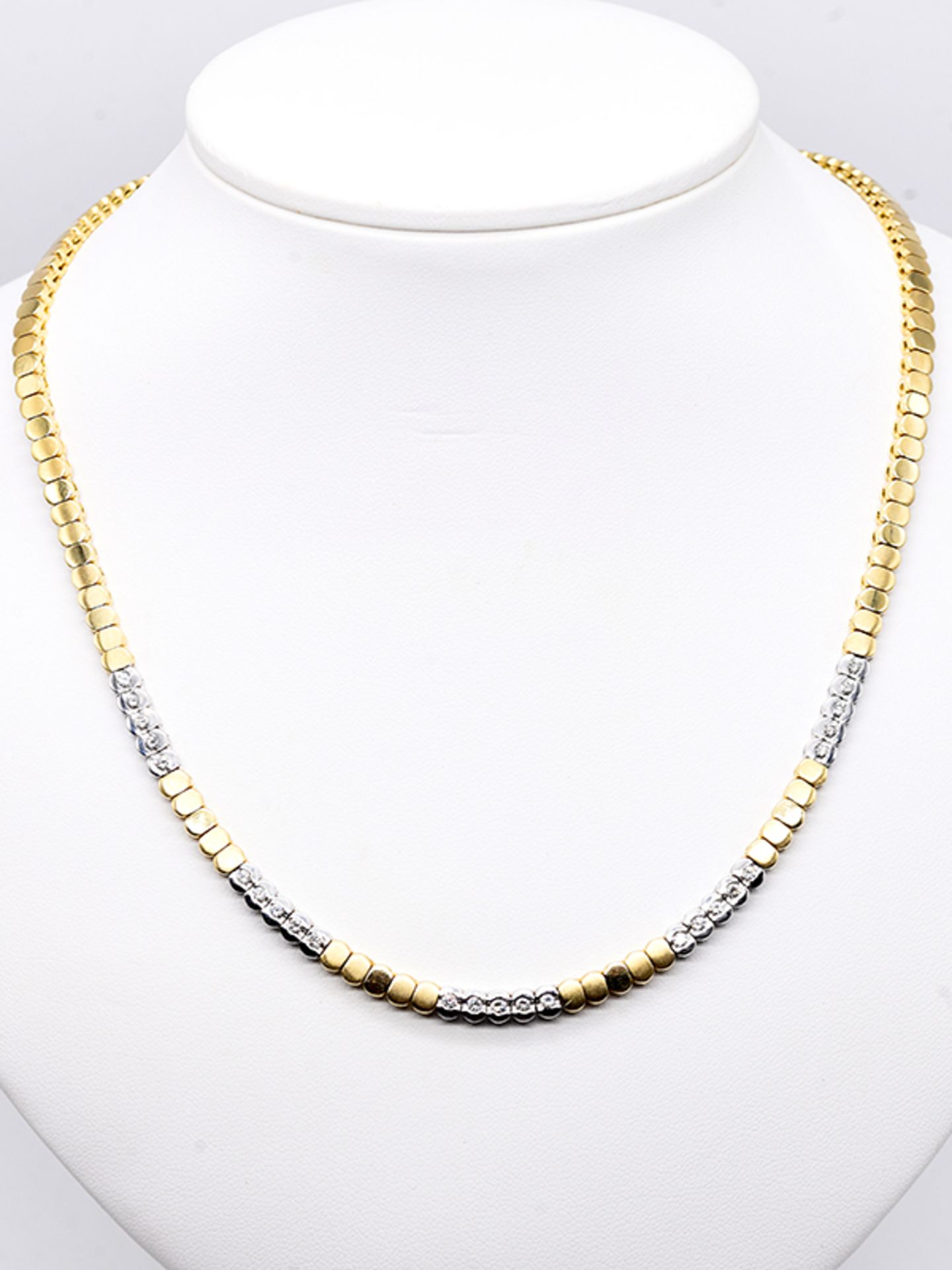 Collier mit 25 Brillanten, zus. ca. 0,75 ct, 90- er Jahre. 585/- Gelb- und Weißgold. Gesamtgewicht - Bild 2 aus 2