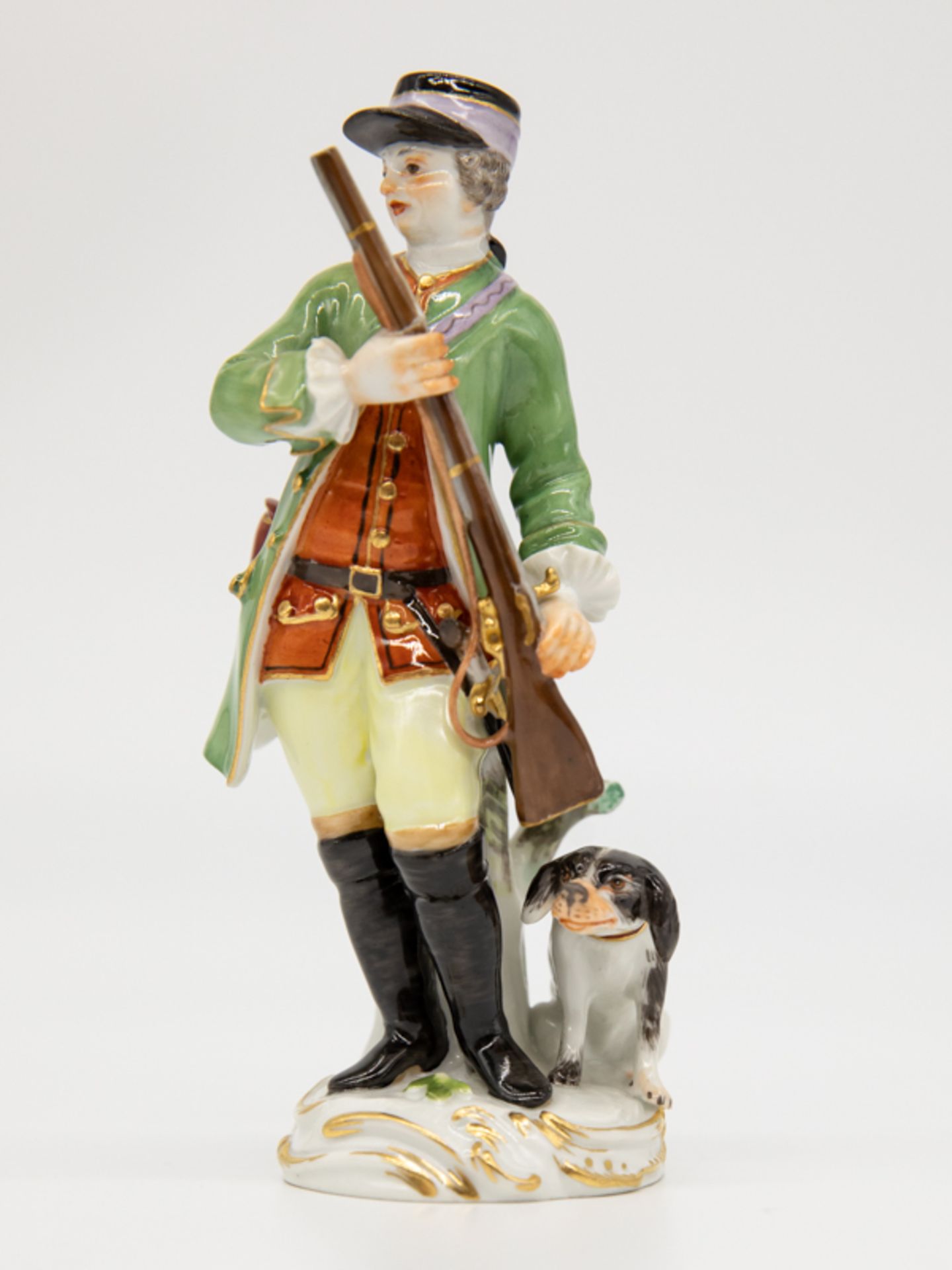 Porzellanfigur "Jäger mit Hund", Meissen, 1965. Weißporzellan mit farbiger Bemalung und