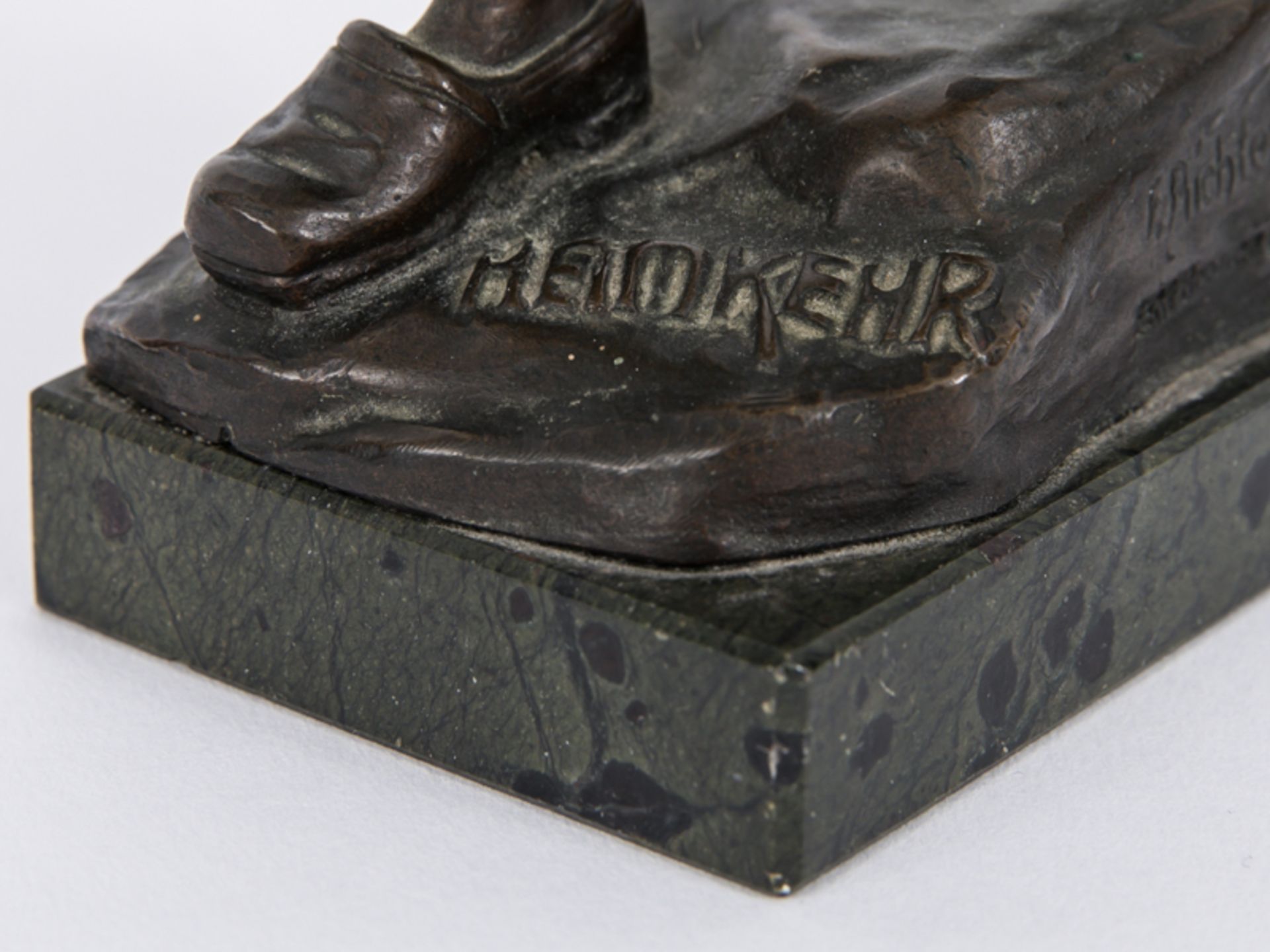 Richter-Elsner, Fritz (1884 - 1970). Figurenplastik "Heimkehr", 1. Hälfte 20. Jh.; Bronze auf - Image 4 of 10