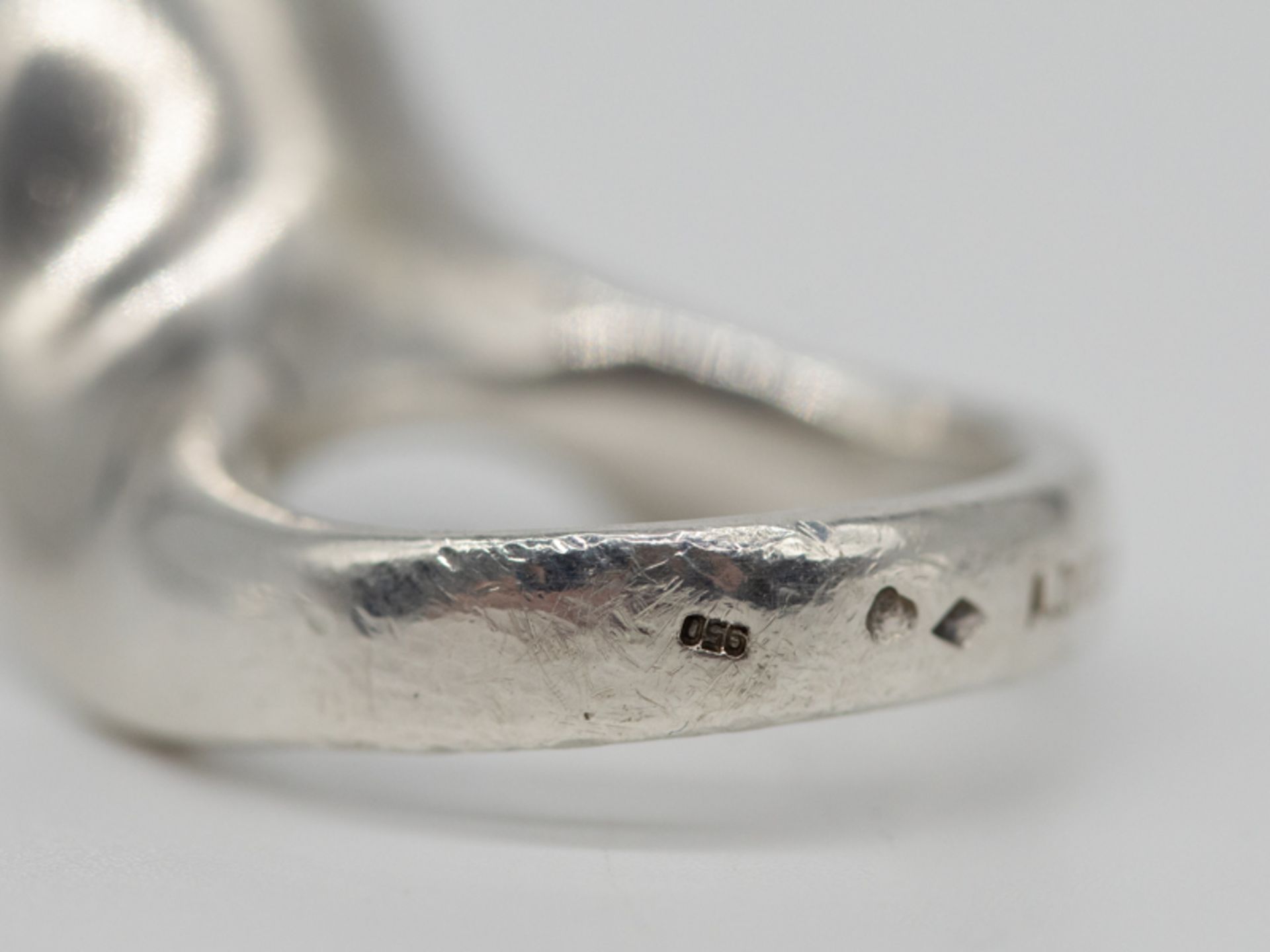 Ring in modernem Design, Alain Duclos, Frankreich, 1970er Jahre. 950/-Silber, ca. 10g; massiv - Bild 4 aus 6