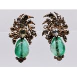 Antike Ohrringe mit Smaragdtropfen, zus. ca. 5 ct und insgesamt 35 Diamantrosen, zus. ca. 0,70 ct,