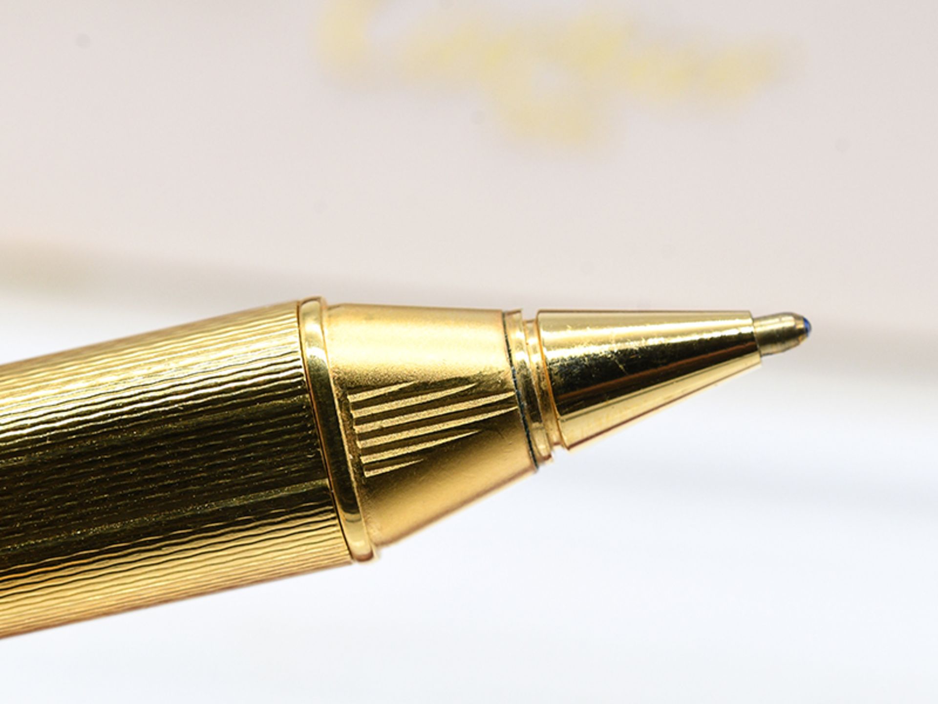 Cartier-Kugelschreiber "Vendome", Paris, 20. Jh. Vergoldet. Oval. Oben an der Hülle mit dem - Bild 6 aus 6