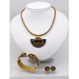 3 tlg. Schmuckset: Armreifen, Collier und Paar Ohrclips, Michaela Frey, Wien, 21. Jh. Metall