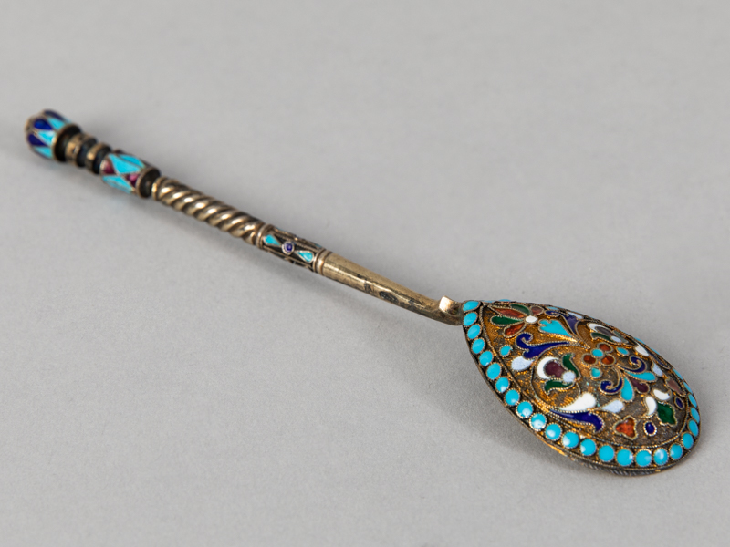 Zierlöffel mit Emaille-Cloisonné, St. Petersburg (Russland), 1896 - 1908.