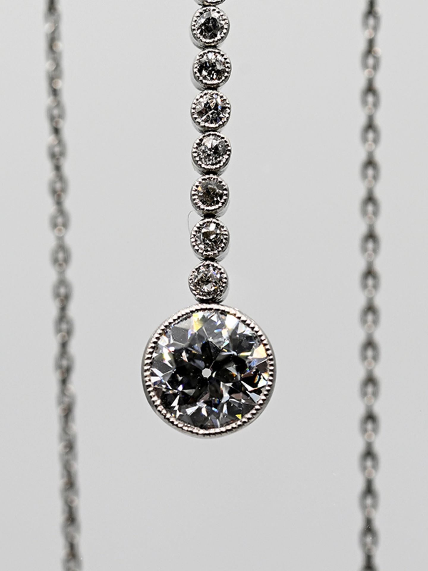 Art Deco- Collier mit Altschliff-Diamanten, zus. ca. 1,05 ct, 1925-1935.