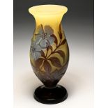 Kleine Art-nouveau-Vase "Pervenches", Emile Gallé-Werkstatt, Nancy, 1906 - 1914.