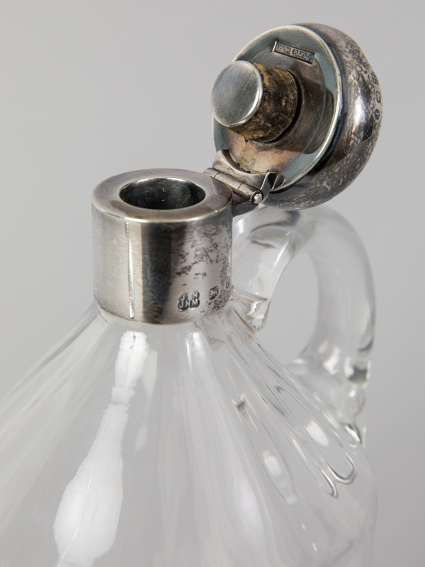 Henkelflasche mit Silberstopfen u. 4 Karaffen-Schilder, Birmingham u. Sheffield, 1891/92 u. 1993. - Image 5 of 6