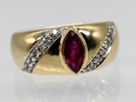 Ring mit Rubin ca. 0,50 ct und 14 kleine Brillanten, zus. ca. 0,10 ct, 90- er Jahre