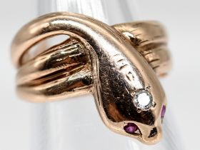 Schlangen-Ring mit kleinen Rubinen und Altschliff-Diamant ca. 0,08 ct, um 1900.