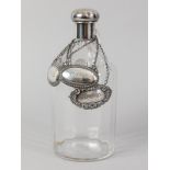 Henkelflasche mit Silberstopfen u. 4 Karaffen-Schilder, Birmingham u. Sheffield, 1891/92 u. 1993.