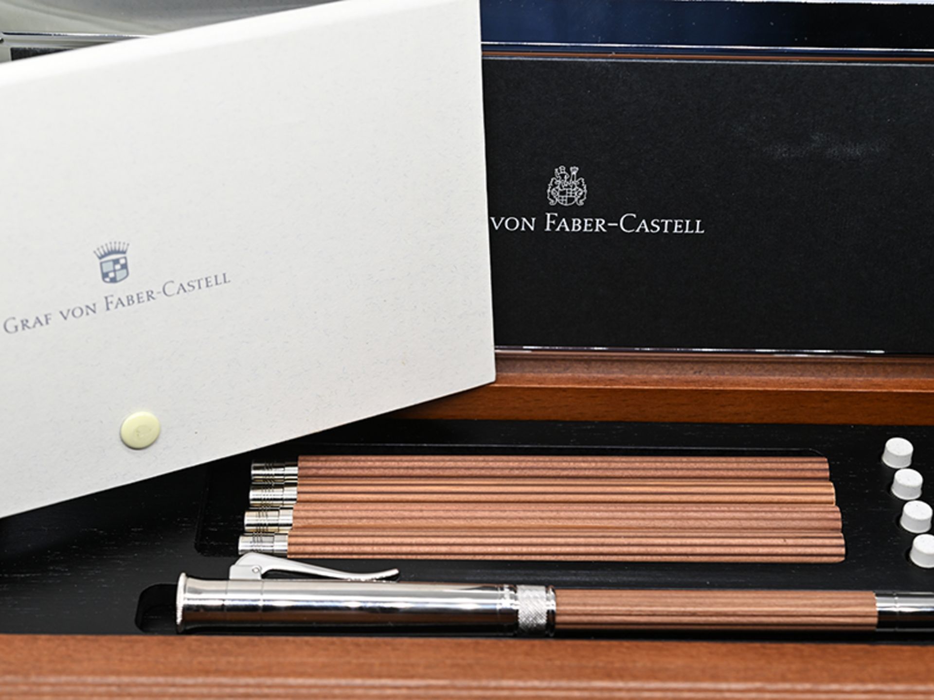"Perfekter Bleistift" mit 4 Ersatz-Taschenbleistiften in Holzbox, Graf von Faber Castell, 20. Jh. - Image 2 of 5