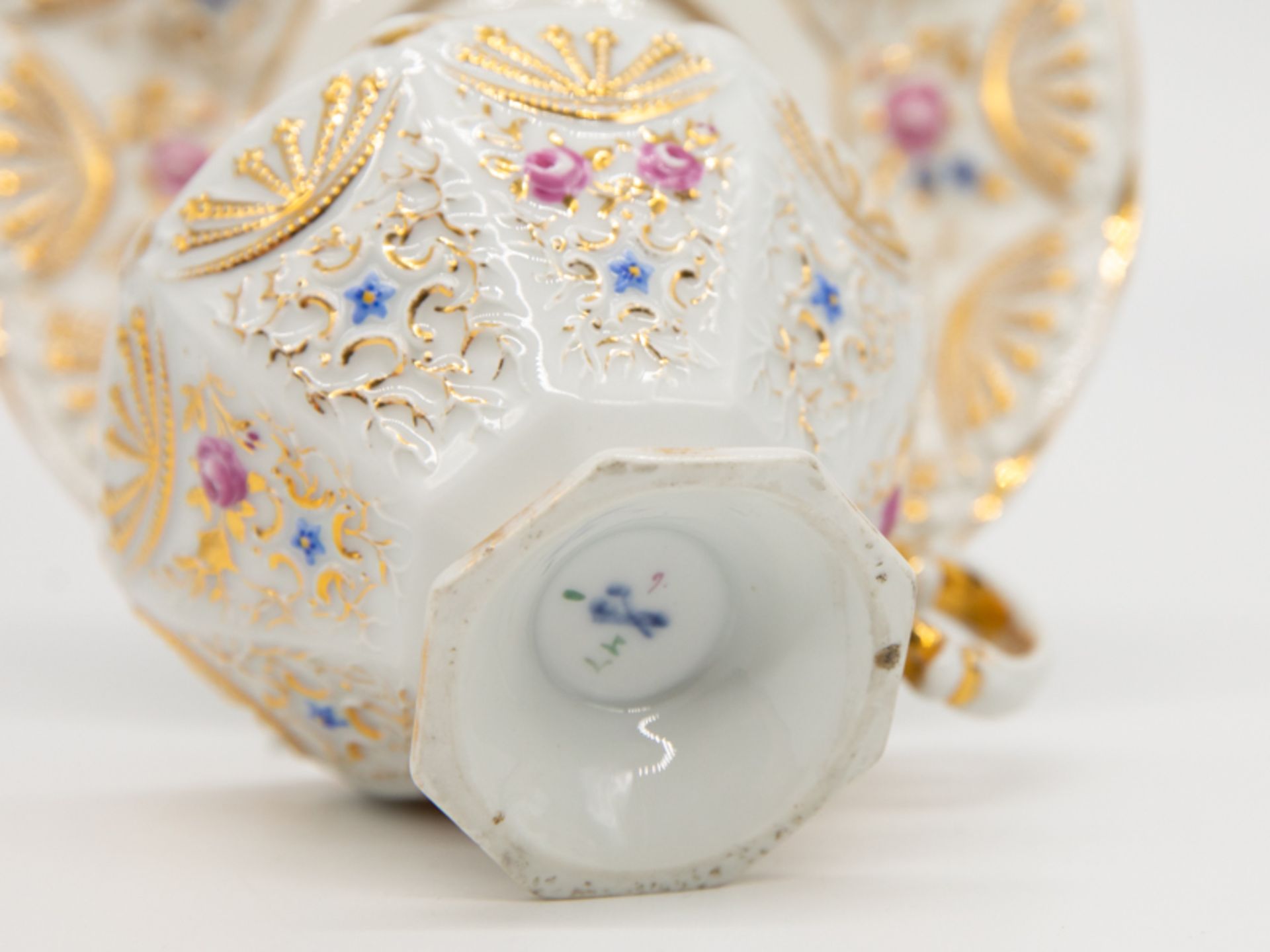 Biedermeier-Tasse in Pressglasmanier, Meissen, um 1840. - Image 4 of 5