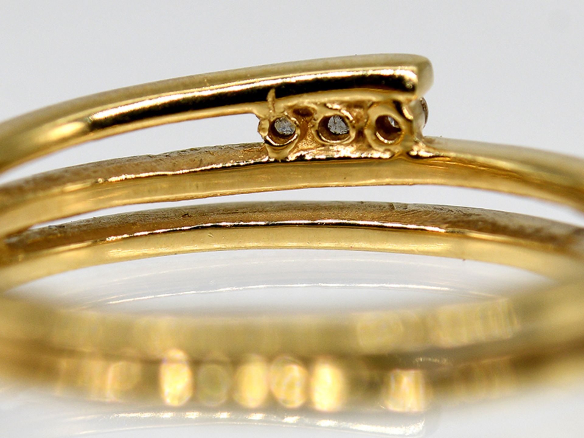 Ring mit 3 kleinen Brillanten, zus. ca. 0,06 ct, 90- er Jahre. - Image 3 of 4