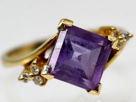 Ring mit Amethyst und 6 kleinen Achtkant-Diamanten, 90- Jahre.