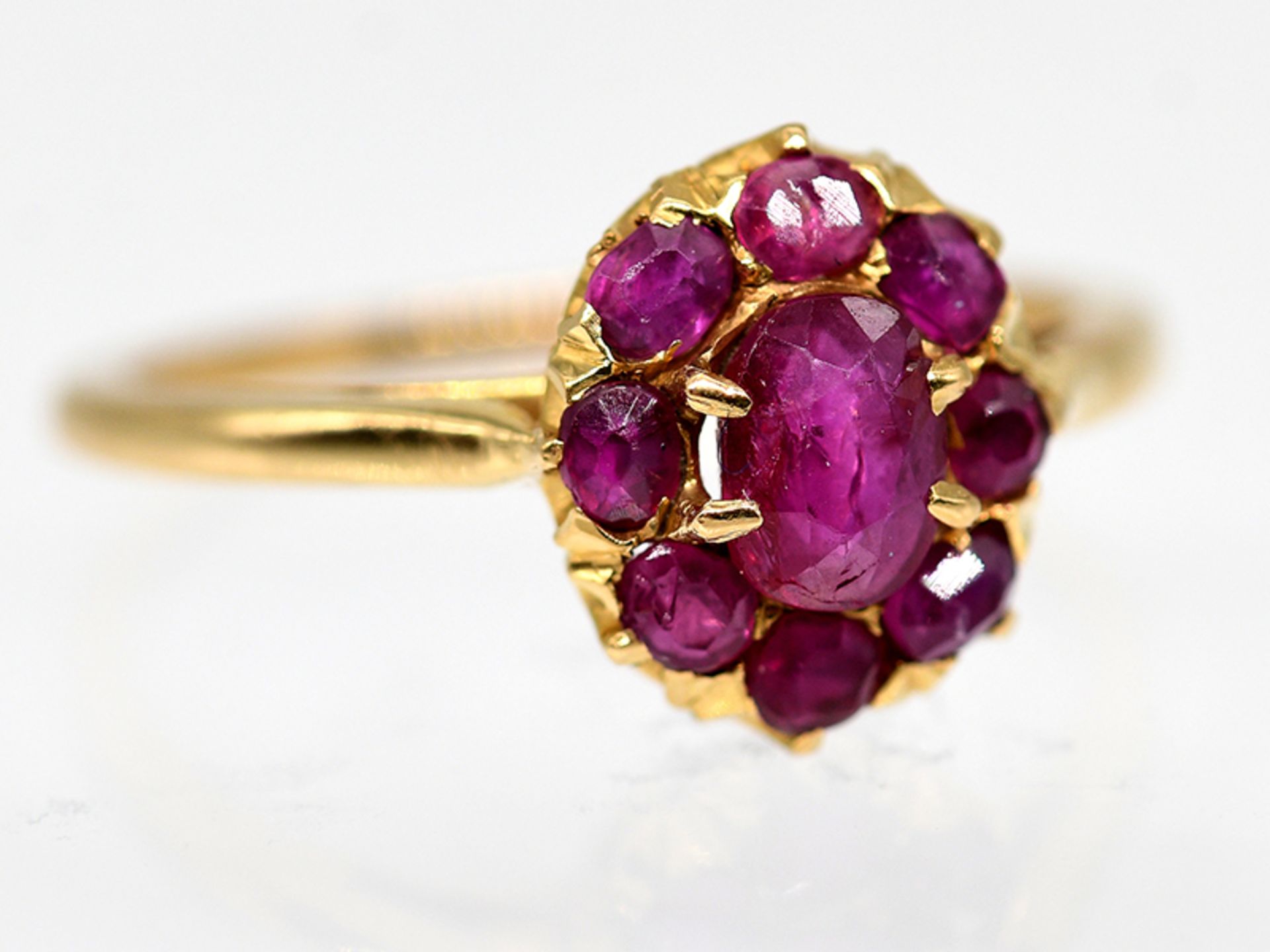 Ring mit Rubinen, indische Goldschmiedearbeit, 20. Jh.