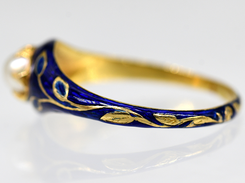 Ring mit Emaille und Orientperle, England, um 1900. - Image 3 of 5