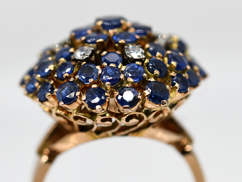 Ring mit kleinen Saphiren und 6 kleinen Achtkant-Diamanten, indische Goldschmiedearbeit, 20. Jh. - Image 2 of 4