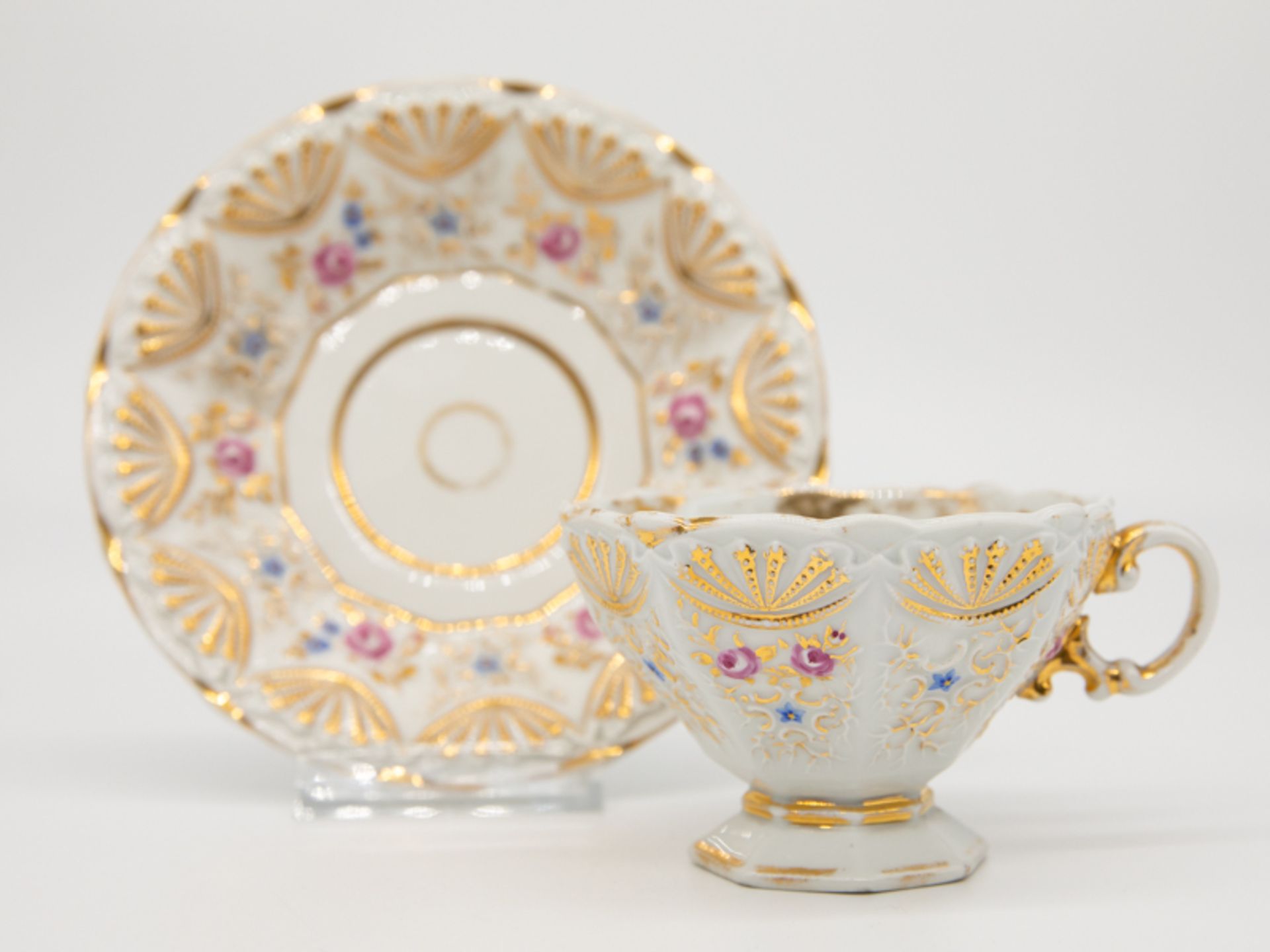 Biedermeier-Tasse in Pressglasmanier, Meissen, um 1840. - Image 2 of 5