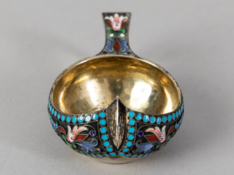 Cloisonné-Emaille-Kovsh (Trinkkelle), wohl Moskau, Pawel Akimow Owtschinnikow (?), 1896. - Image 3 of 5