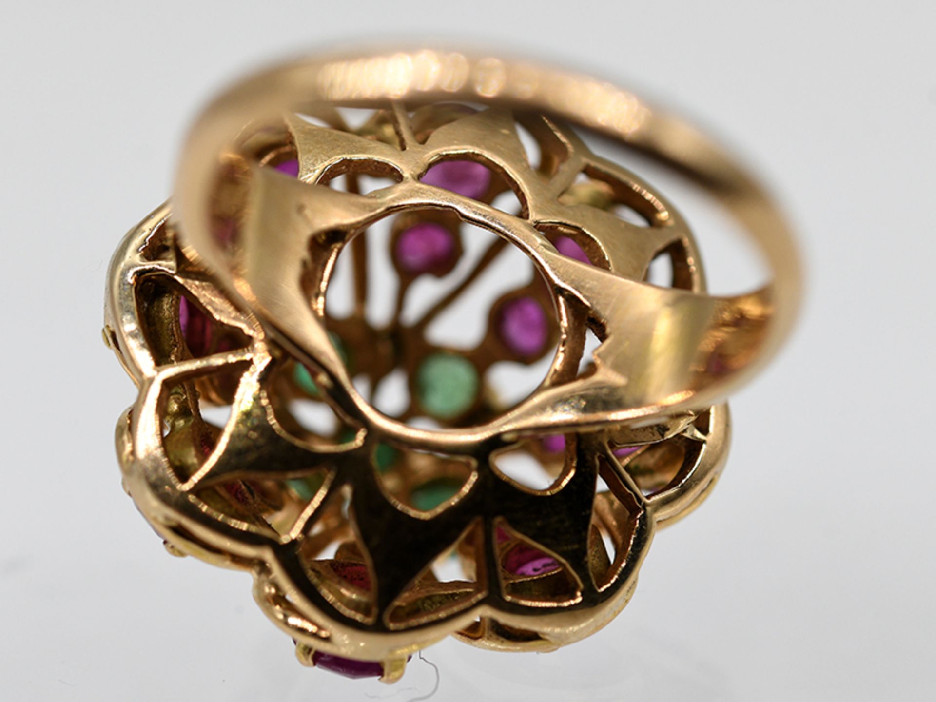 Ring mit Rubinen und Smaragden, indische Goldschmiedearbeit, 20. Jh. - Bild 5 aus 5