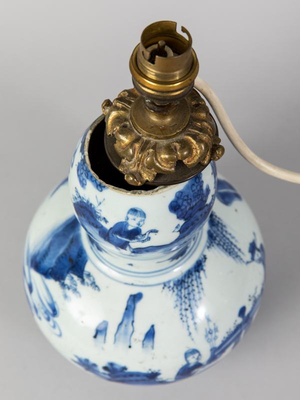 Vasen-Lampenfuß mit Blaumalerei, China, wohl Kangxi-Periode (1662-1722). - Image 5 of 6