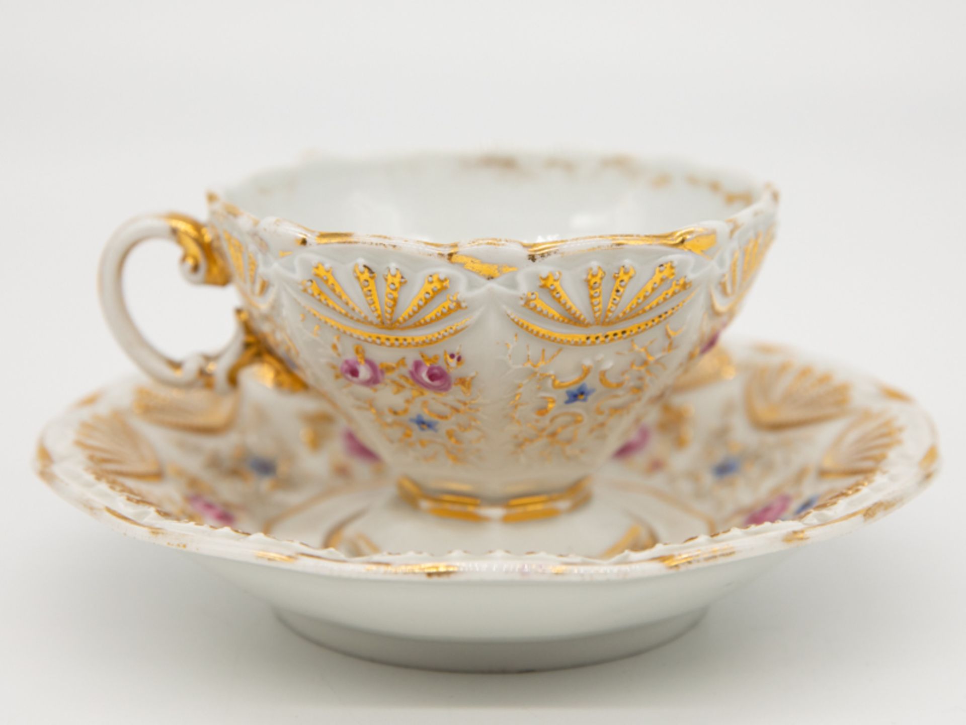 Biedermeier-Tasse in Pressglasmanier, Meissen, um 1840. - Image 3 of 5