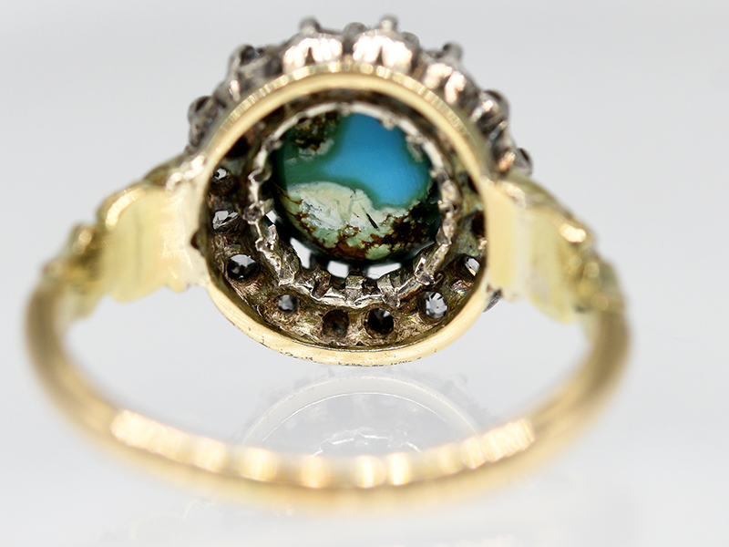 Ring mit Türkis-Cabochon und 12 Diamanten, zus. ca. 0,16 ct, England, um 1900. - Image 5 of 5