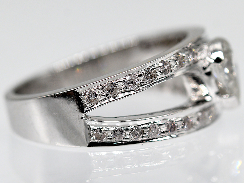 Ring mit Diamant 0,50 ct und Brillanten 0,38 ct, 21. Jh. - Image 2 of 5